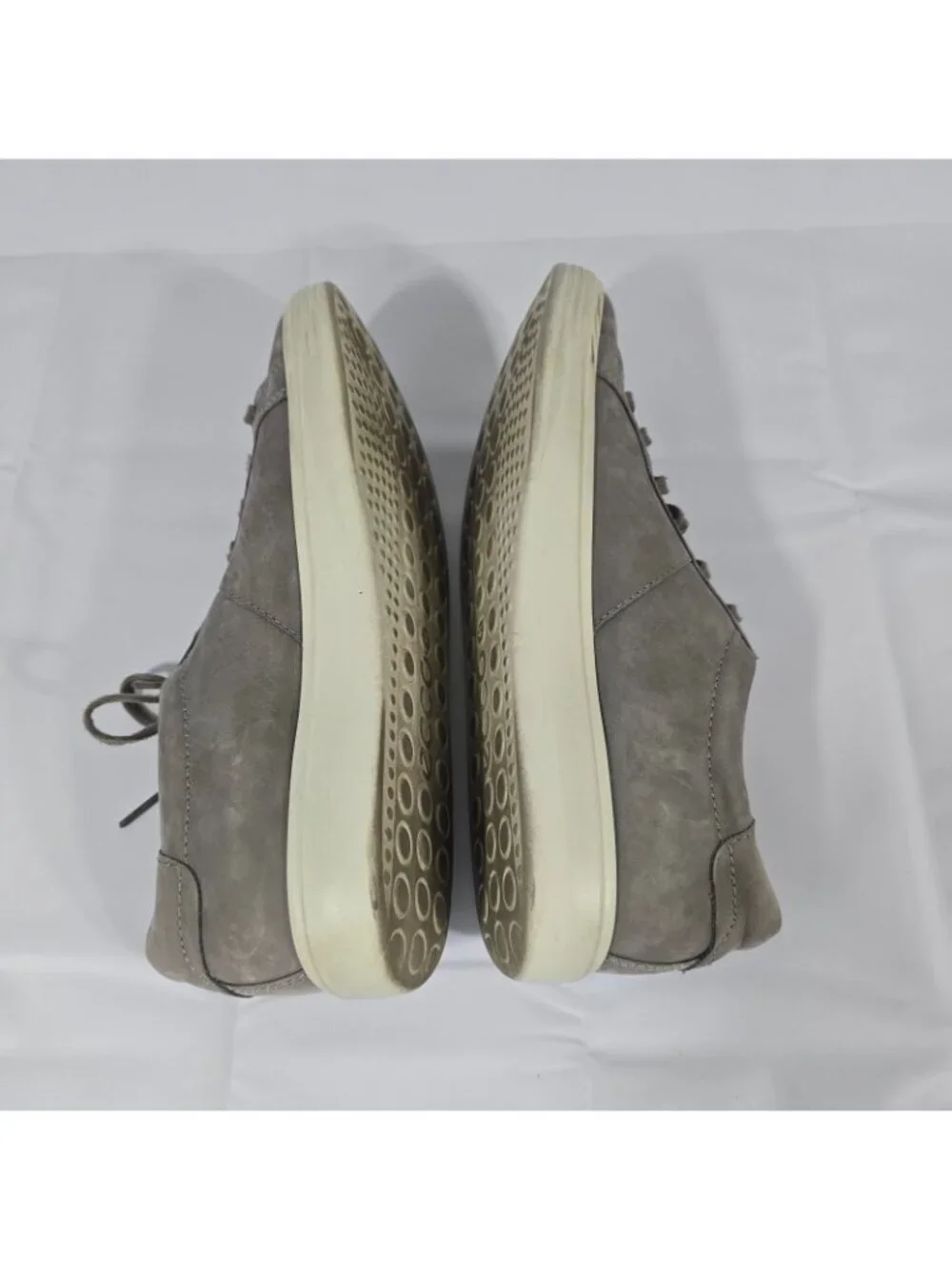 Ecco Sneaker Shoes Women Size 10 US Gray Lace Up Leather Nubuck Casual Outdoor